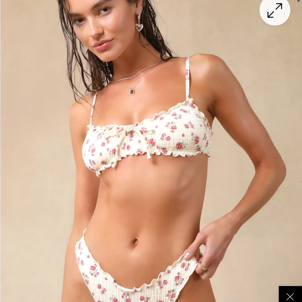Dippin' Daisy's White Floral Ruffled Bikini Bottoms size small new with tags